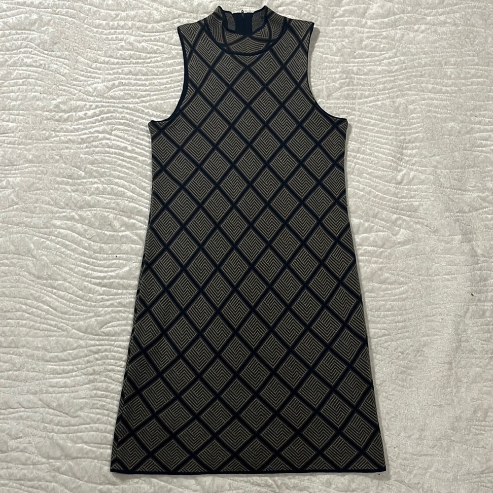 NWT Romeo and Juliet Couture sleeveless sweater shift dress. Size Medium.